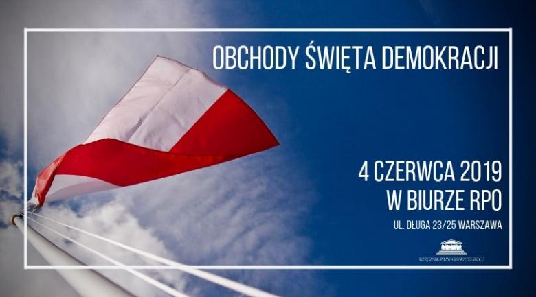 napis - obchody święta demokracji na tle polskiej flagi